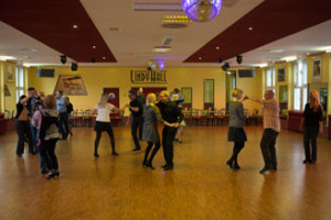 Tanzunterricht in der LindyHall